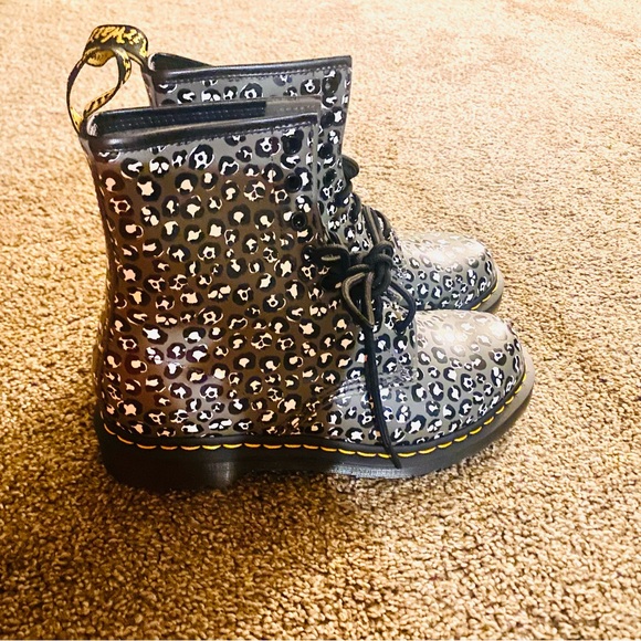 Dr. Martens Women's Gray Leopard Print Leather Boots Size 9 (NEW with BOX)